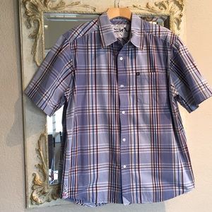 Quicksilver short sleeved button front shirt.SizeM